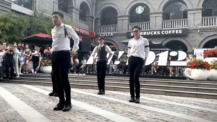 All men in formal suits with raised buttocks, 19+ [Marionette-Stellar], actually attracted thousands