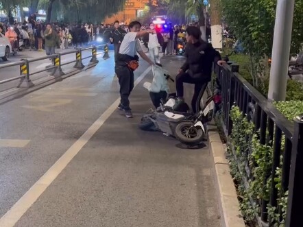 解放阁惊人一幕