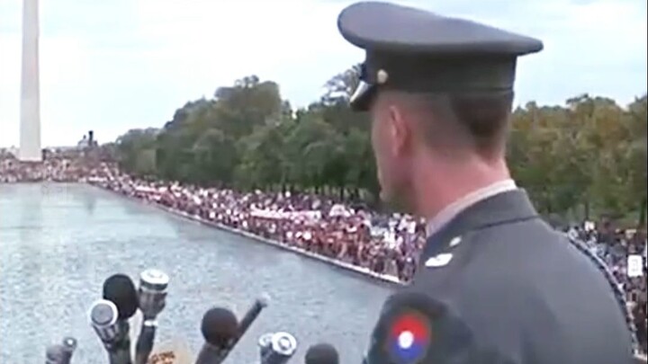 “Forrest Gump” is a special-effects blockbuster—without being told, you’d never guess it’s all CGI.