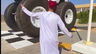 Những chiếc xe "cỡ đại" có bánh xe cao hơn cả người~ Hãy cùng cảm nhận niềm vui của những người giàu