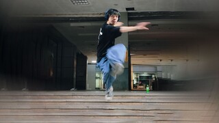 Bạn có thể bay bằng cách dẫm lên chân trái và chân phải ~ Bling-Bang-Bang-Born [Pháp sư vật lý Matth