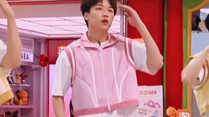 【Ngô Trạch Lâm】Nhảy hết mình, quay về tuổi thanh xuân | Ngô tập luyện nhiều, nhảy đẹp ai cũng thích 