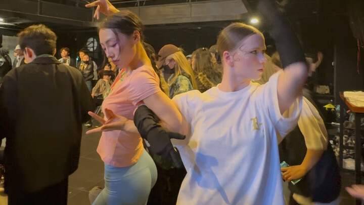 Waiting for the match with friends, listening to beautiful music...