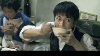 3/3集熊孩子拍了老爹的光头一下下酒菜，一家人围坐在一起大快朵颐狼熊孩子拍了下老爸的光头一下居然被做成2314吞虎咽