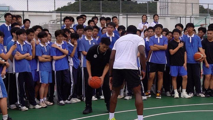 เดี๋ยวนี้ครูพละในโรงเรียนหล่อและเก่งกันขนาดนี้เลยเหรอ? #บาสเกตบอลโรงเรียน #ชาวบ้านจากอาลี่ #บุกโรงเร