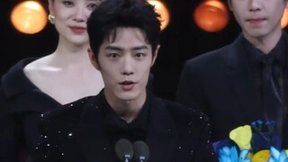 Xiao Zhan’s award acceptance speech was filmed live. Not only did he spend a fulfilling year on the 
