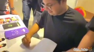 bro doing her last signa 🤧😂