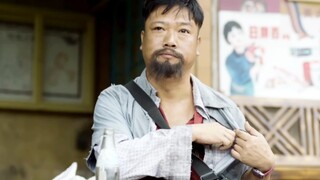 乞丐刚吃一口馒头，结果下一秒馒头就被小伙扔进了河里