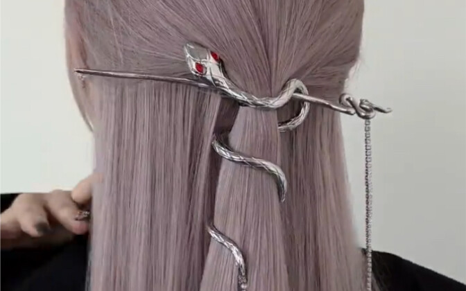 กลั้นหายใจไว้ นี่แหละจี้ปักผมที่สาวสตรองต้องมี! อย่าทำให้ฉันหลงเสน่ห์มากไปกว่านี้เลยนะ