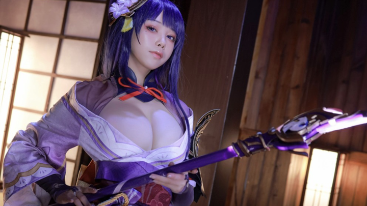 Aqua Genshin Impact . Raiden General Cosplay