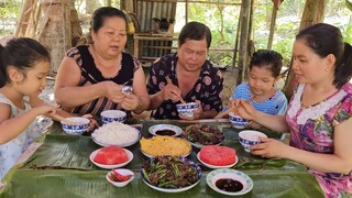 Thu Hoạch Đậu Đũa Cùng Với Bữa Cơm  Ngon Ngoài Vườn Bên Gia Đình| TKQ & Family T654