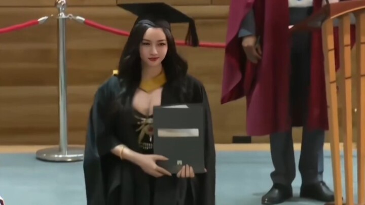 من أول نظرة بيتضح إنه حاصل على تعليم عالٍ