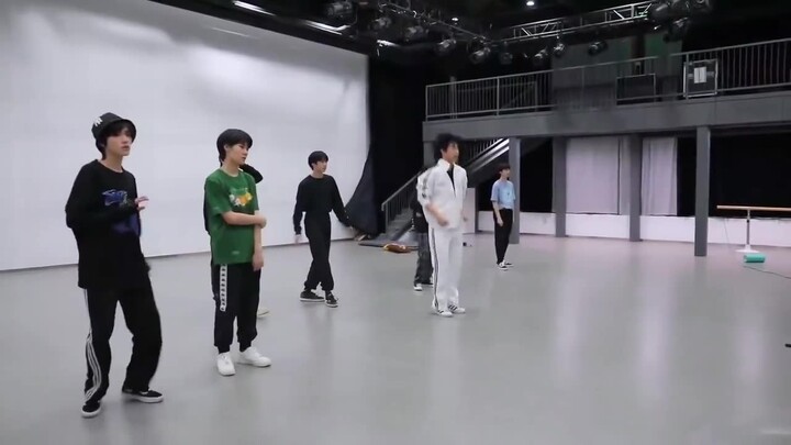 Zhang Zhenyuan's hair-flipping is unbelievably handsome #Times Youth League Zhang Zhenyuan's hair-fl