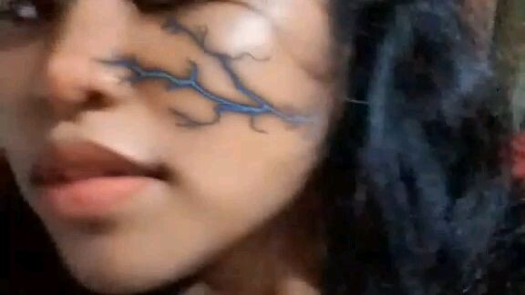 tiktok by: nelzlyn llamas castellano
