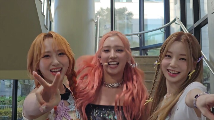 【HWISEO】Thử thách Không ngừng 💃🎶💭 cùng tiền bối RocketPunch YeonHee Juri