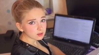 What's the name of this actor/actress? I'm totally in love!