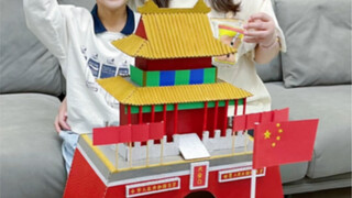 Membuat sendiri Tiananmen dari kotak kardus paket untuk Hari Nasional, semoga negara kita panjang um