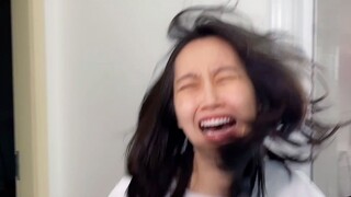 助人为快乐之本，你看她笑的多开心