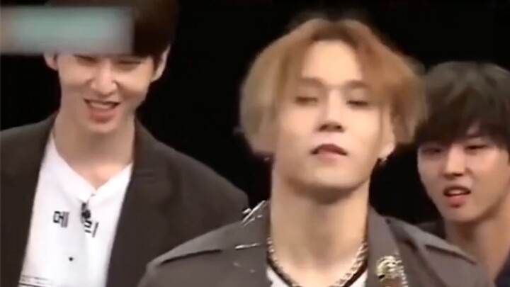 Điệu nhảy ngẫu nhiên của Song Yuqi và Shuhua thật tuyệt vời! ! !