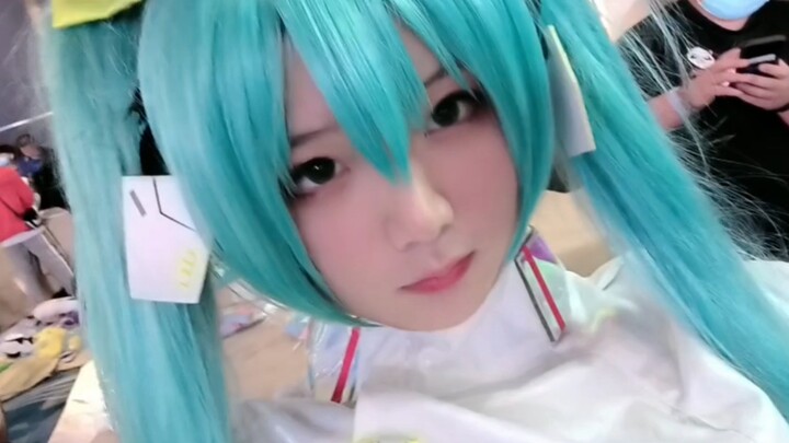 Balap Hatsune Miku Tapi Moto Guy ()