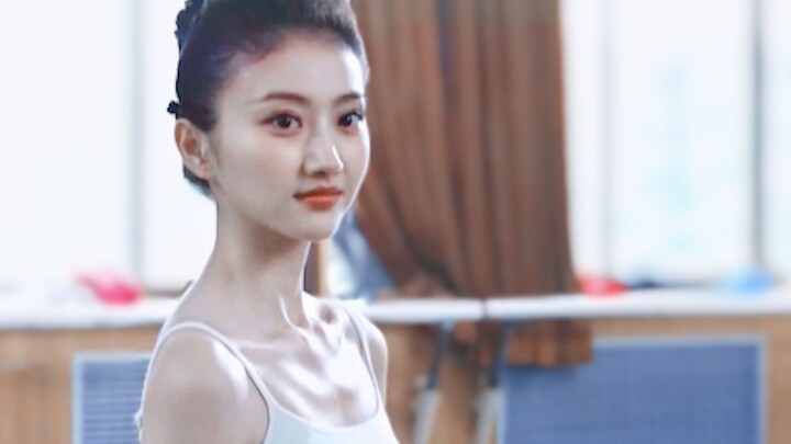 Gila! Jing Tian yang berusia 24 tahun sangat cantik, tidak heran dia disebut sebagai gadis kampus te