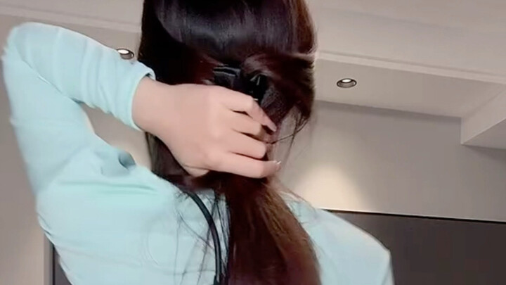 Bingbing (pink yoga pants, back-whistling dance, so provocative)