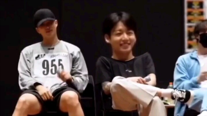 [BTS] Ketika Manis Jiu Gu salah beat, wajah bulatnya tertawa begitu menggemaskan Kakak: hohoho, dasa