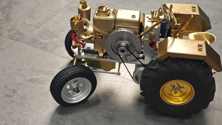 Membuat Traktor Pembakaran Internal dengan Tangan