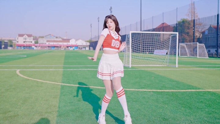 Kamu lagi nonton bola atau cewek-cewek sepak bola? (///▽///) Yuk kita tonton bersama!