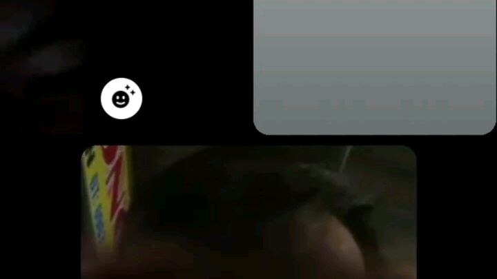 hiện thứ hai rủ cô ấy cái mỏ dài