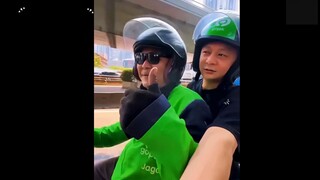 Bisa bisanya abang ojol ini