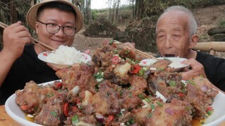 Countryside Recipe & Mukbang | Fried Pork Ribs with Garlic