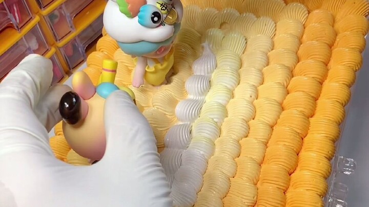 This cream glue storage box is way too heavy!