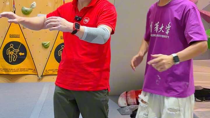 Thử thách dạy chú áo đỏ nhảy hip-hop cơ khí, mọi người thấy anh Châu có năng khiếu không?