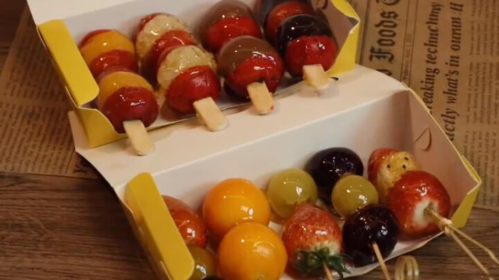 [FOOD]Cooking sugarcoated haws on a stick at home