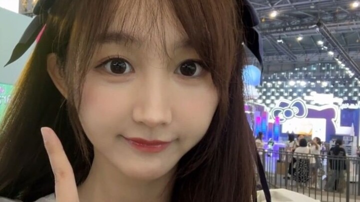 【จางอี้】อัพเดต xhs สาวใช้เกาลัด