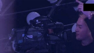Wang Jiaer is a real social gangster, learning Thai from the cameraman
