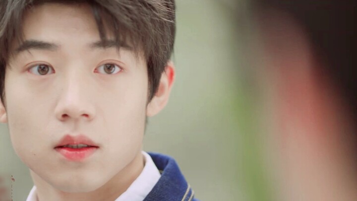 จี้จุนซิงดูหล่อยิ่งขึ้นด้วยผมหน้าม้าที่ยกขึ้น!