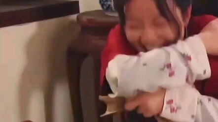 ซูชิงในที่สุดก็ได้ดูตอนนี้ของซีรีส์ครอบครัวมีเรื่องราวแล้ว ซูชิงพูดว่า: ทำไมคนที่เจ็บปวดเสมอต้องเป็น