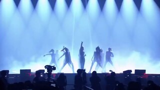 BLACKPINK - 16 SHOTS (STAGE PERFORMANCE)