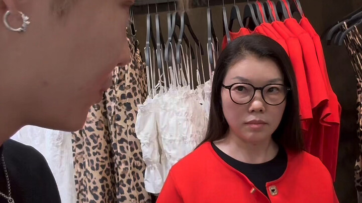 Wanita cantik tetap perlu dipuji meski sudah tua