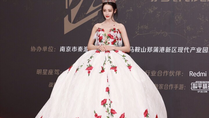 三件被明星穿出圈的秀场礼服，你觉得哪件最好看呢