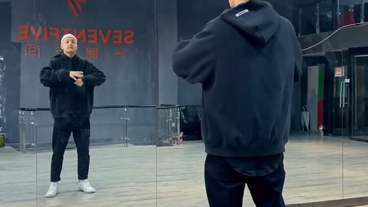 蔡徐坤的《标签》舞蹈教学视频