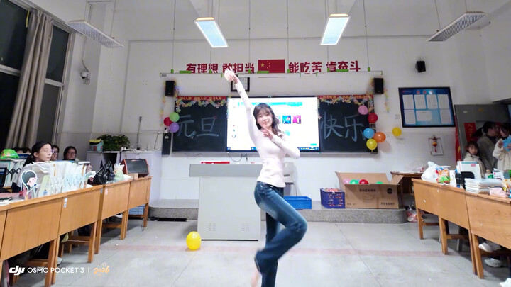 ⌯>ᴗ<⌯ A high school girl performs a classical dance on New Year's Day