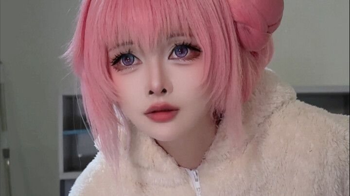 《粉 狗 看 龙 袍》