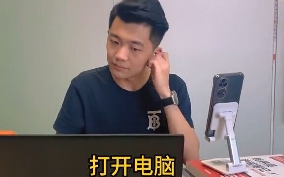 Apakah kamu, si komputer, juga bisa berpura-pura sangat serius?