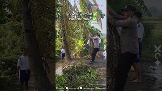 Detik-detik Polisi Ditantangin Pelajar Main Ayunan Ala Tarzan, Langsung Full Senyum