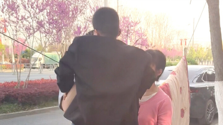 “This quilt is a bit long, but I’m walking really fast.”