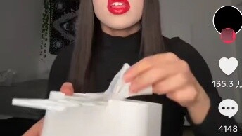 【نقل من الخارج】 ارتفعت شعبية آه هونغ على تيك توك مؤخرًا بدلاً من الانخفاض، بل إنها تنتشر بشكل مستمر 