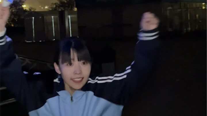 Cả nhà ơi! Ngoài sân cũng là Mayday 100%!